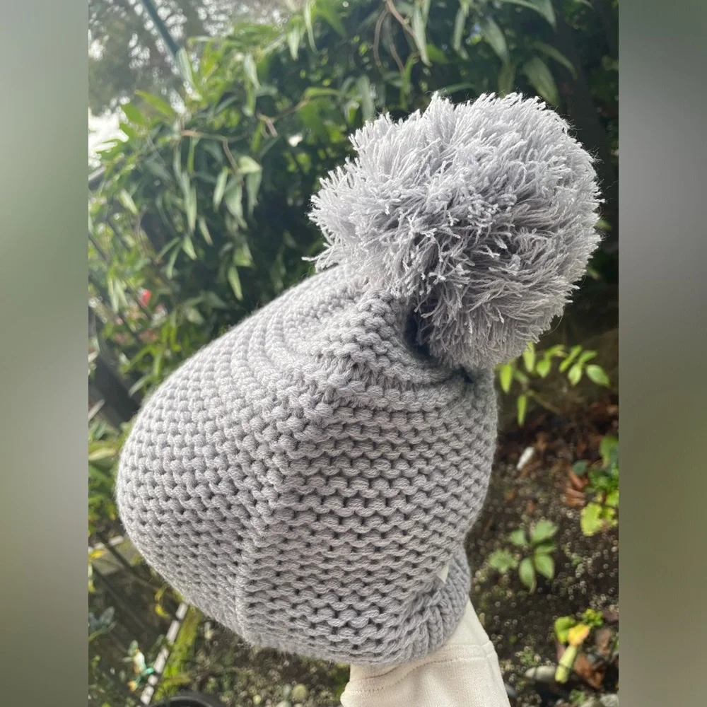 UGG Gray Knit Beanie for Women.
NWT 
MSRP $60
Light Gray - Picture 13 of 16